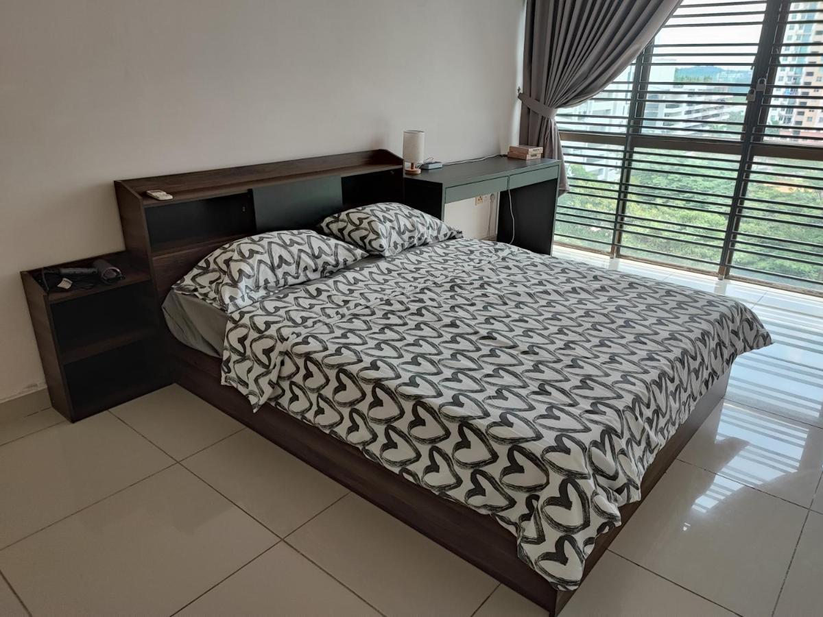 Calm And Peaceful View Mount Austin Apartemen *